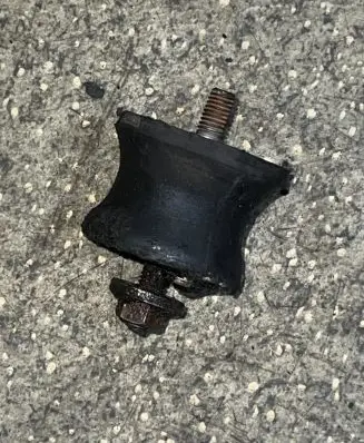 BMW 7 E32 Gearbox mount 1131664