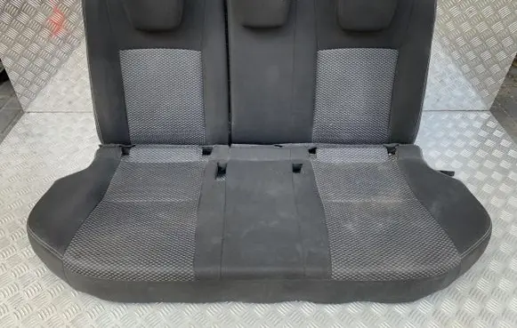 Suzuki Vitara (LY) Second row seats 