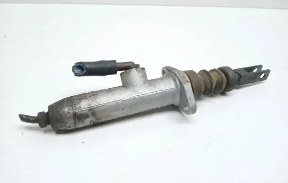 Clutch slave cylinder