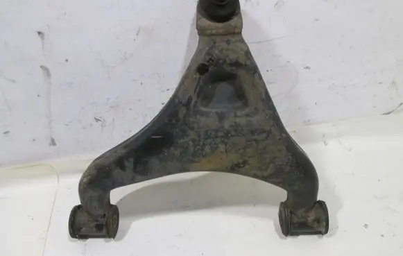 Mercedes-Benz Sprinter W901 W902 W903 W904 Front control arm A9013301607 9013301607 A9013301807
