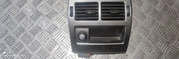 Rear air vent grill