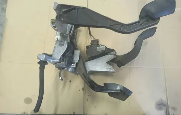 Volkswagen PASSAT B5.5 Pedal assembly 6pv00837603 8d1721523f 8e1721401af