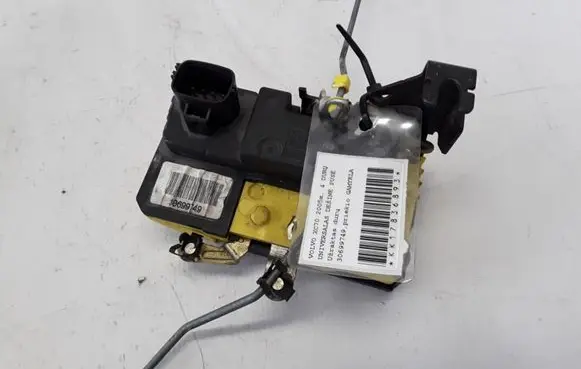 Volvo XC70 Front door lock 30669749
