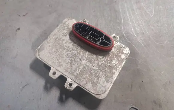 BMW 5 E60 E61 Headlight ballast module Xenon 033582 5DV00900000