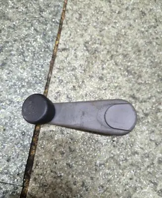 BMW 5 E39 Rear door window winding handle 8174075