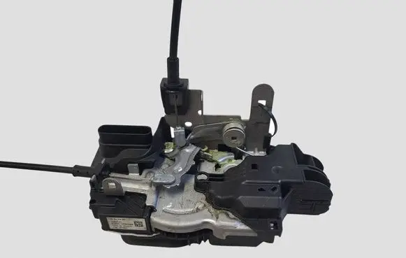Volvo V40 Front door lock 31440392