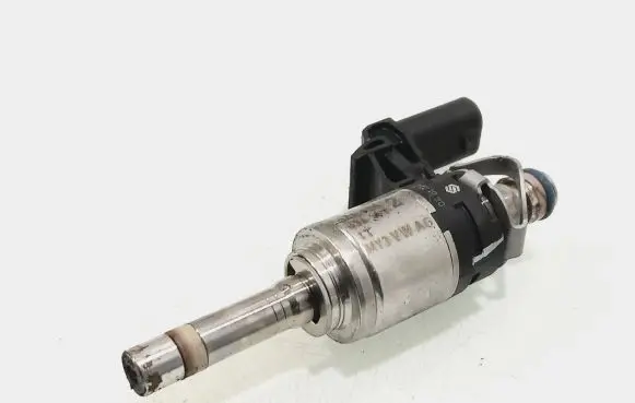 Skoda Octavia Mk3 (5E) Fuel injector 04E906036at