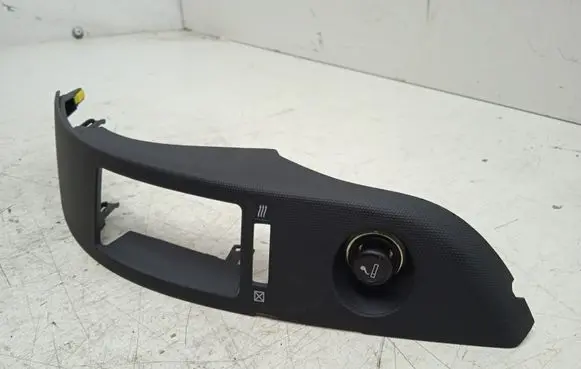 Toyota Corolla Verso AR10 Dashboard glove box trim 5568064010