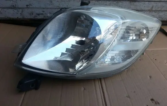 Toyota Yaris Headlight/headlamp