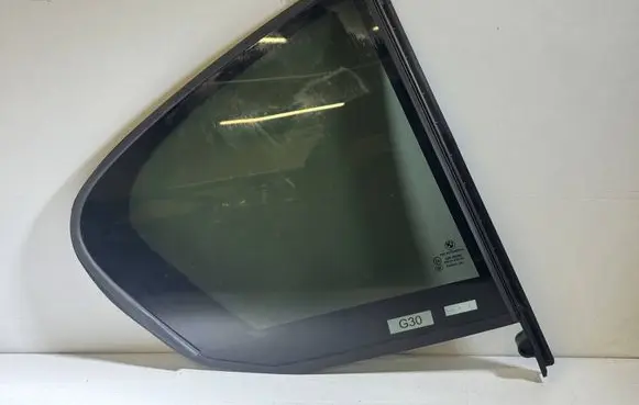 BMW 5 G30 G31 Rear side window 7381348