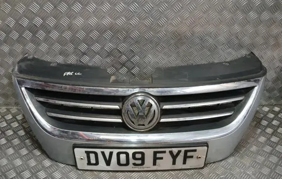 Volkswagen PASSAT CC Front grill