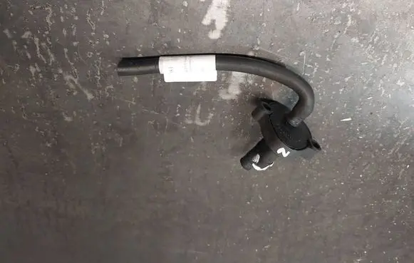 BMW 5 E39 Fuel return line/hose 2354117