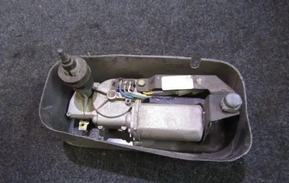 Opel Frontera A Rear window wiper motor 22107069