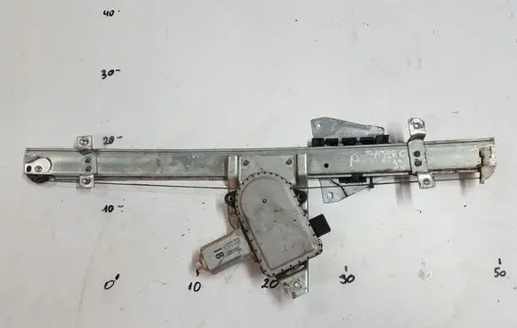 Mitsubishi Pajero Front door window regulator with motor