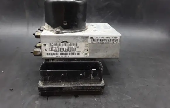 Jeep Grand Cherokee (WK) ABS Pump 25092543033 00009332D1 P52089351AF