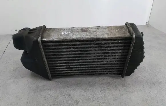 Opel Zafira B Intercooler radiator 13240831