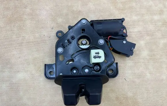 Tesla Model 3 Tailgate/trunk/boot lock/catch/latch 150060400B