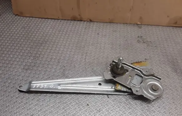Toyota Yaris Rear door manual window regulator 