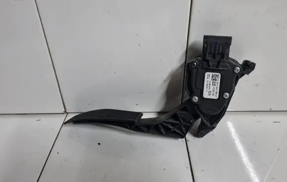 Opel Astra J Accelerator throttle pedal 6PV00976507 13252702 10092013