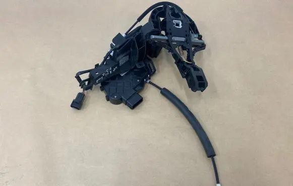 Jaguar XF X250 Rear door lock 8X2324994AE 961999104 151110