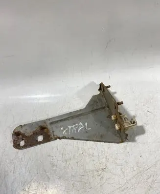 Nissan X-Trail T30 Headlight/headlamp mounting bracket 62217