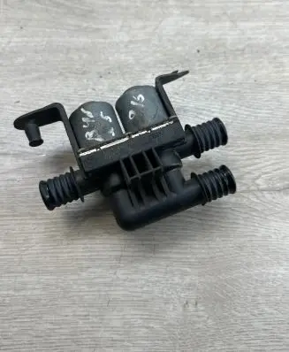 BMW X5 E53 Coolant heater control valve 1147412159 6906652 031107
