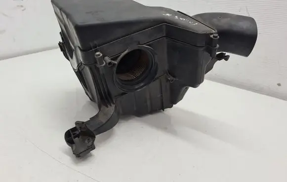 Ford Focus Air filter box AV619600BG