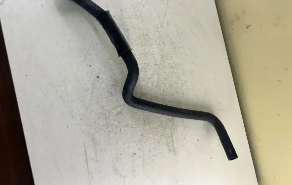 Volkswagen Touareg I Engine coolant pipe/hose 070103474A
