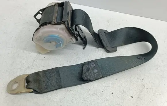 Toyota Corolla E120 E130 Rear seatbelt C7092G0659 7336002171