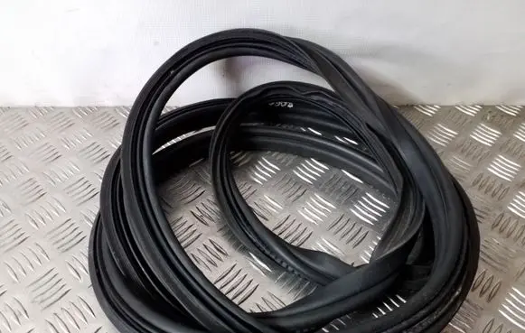 Opel Mokka Trunk rubber seal (body) 
