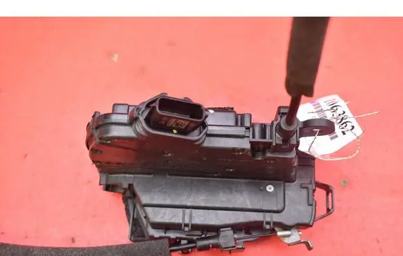 Nissan Micra C+C Rear door lock 825005FA0A