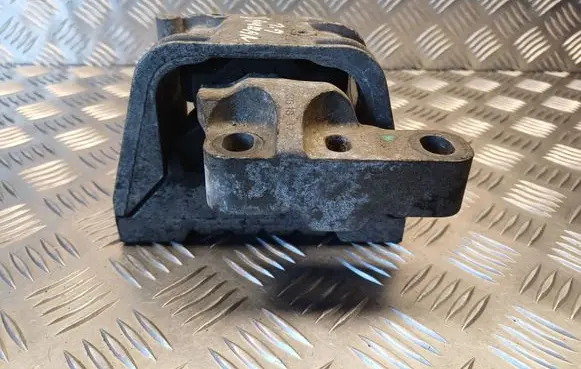 Engine mount bracket