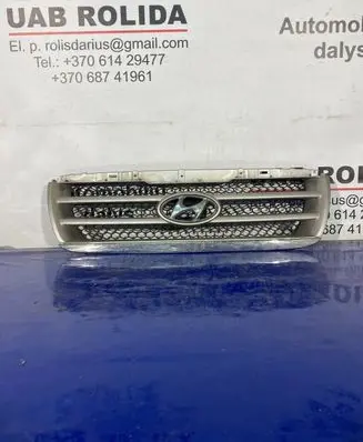 Hyundai Trajet Front bumper upper radiator grill 863523A500