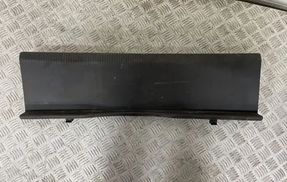 Trunk/boot sill cover protection