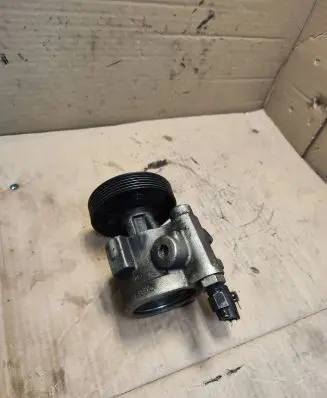 Renault Megane I Power steering pump 26058572 7700417308