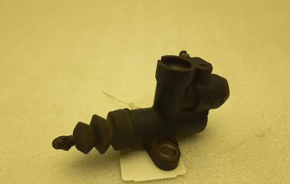 Clutch slave cylinder