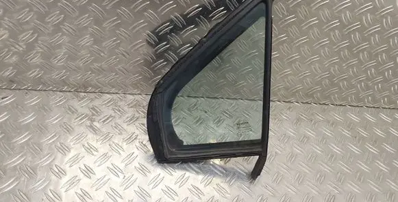 Toyota Yaris Front door vent window glass four-door 