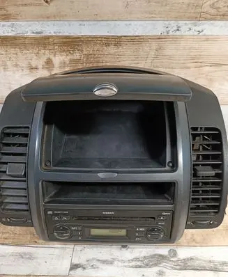 Nissan Note (E11) Glove box central console 7645389318