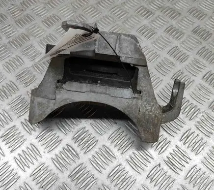Chevrolet Cruze Engine mount bracket 13248480