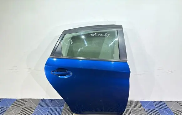 Toyota Prius (XW30) Rear door 