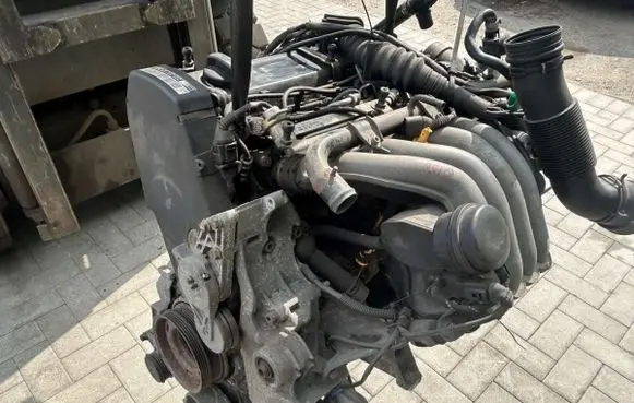 Volkswagen PASSAT B5.5 Engine AZM