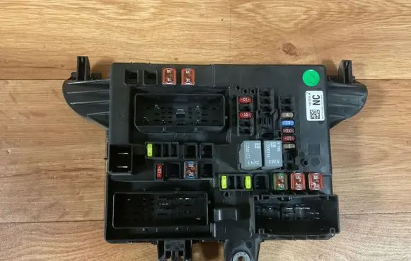 Opel Insignia A Fuse module 13277319 11500110609