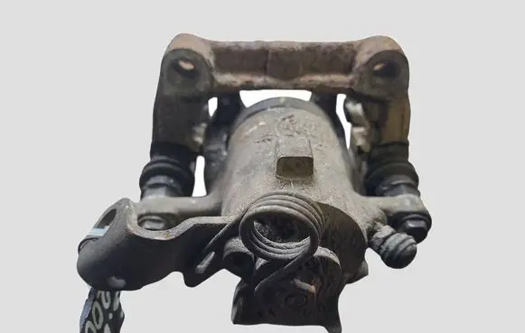 Opel Zafira B Rear brake caliper