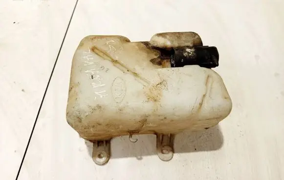 Windshield washer fluid reservoir/tank