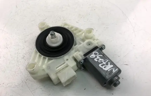 Mercedes-Benz GLC X253 C253 Front door window regulator motor A2139069501