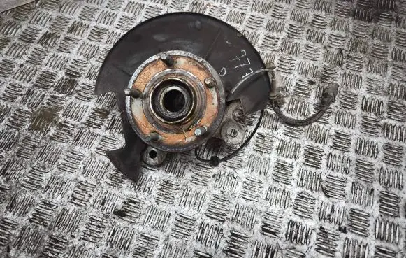 Chrysler Grand Voyager V Front wheel hub 04743576AB