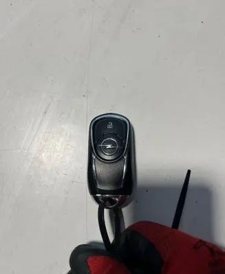 Opel Astra K Ignition key/card 