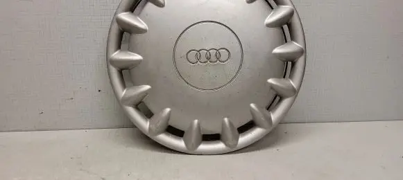 Audi A4 S4 B5 8D R15 wheel hub/cap/trim 8D0601147B