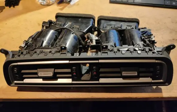 BMW 7 F01 F02 F03 F04 Dash center air vent grill 6422911586007 64229115860 9115860