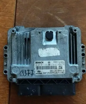 Hyundai i30 Engine control unit/module 391142a412 0281017213
